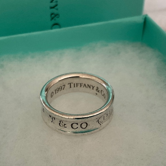 Authentic Tiffany ring size 5 - Picture 2 of 4